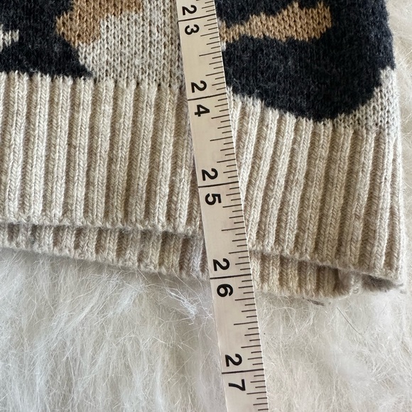 LOFT Leopard Sweater Size Extra Small - Picture 5 of 10